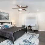 Cozy Home - Self Check-In W/Spacious Deck